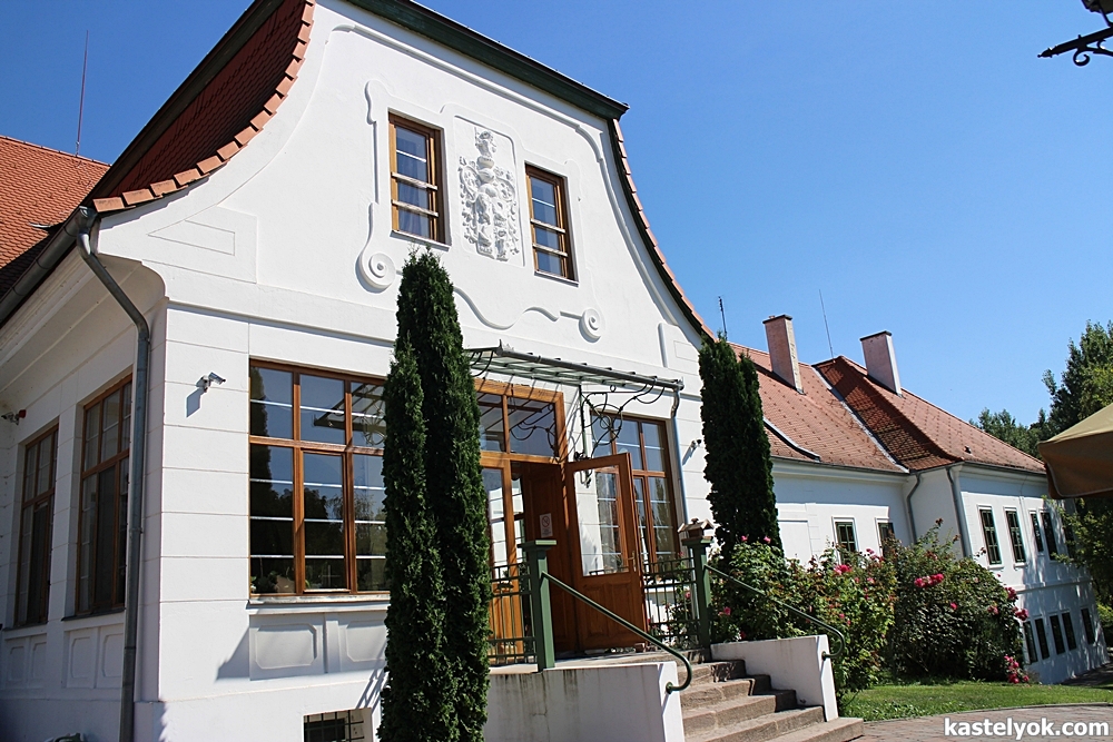 Kaskovics-kastélyhotel - Felsőmocsolád Kaskovics-kastélyhotel - Felsőmocsolád - KASTELYOK.COM