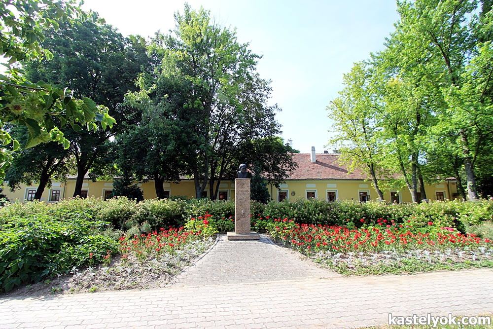Jankovich-kúria - Balatonlelle Jankovich-kúria - Balatonlelle - KASTELYOK.COM