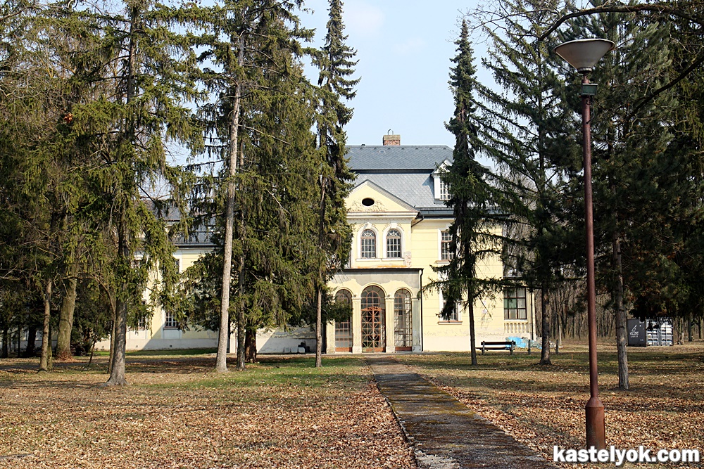 Somogyi-kastély - Újrónafő Somogyi-kastély - Újrónafő - KASTELYOK.COM