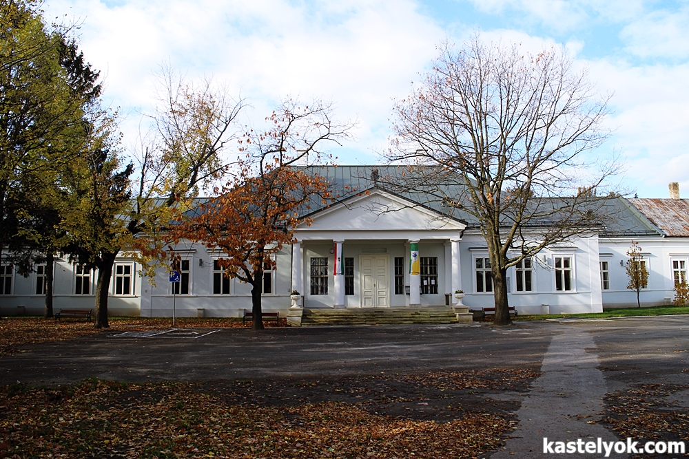 Szirmay-Waldbott kastély - Tolcsva Szirmay-Waldbott kastély - Tolcsva - KASTELYOK.COM