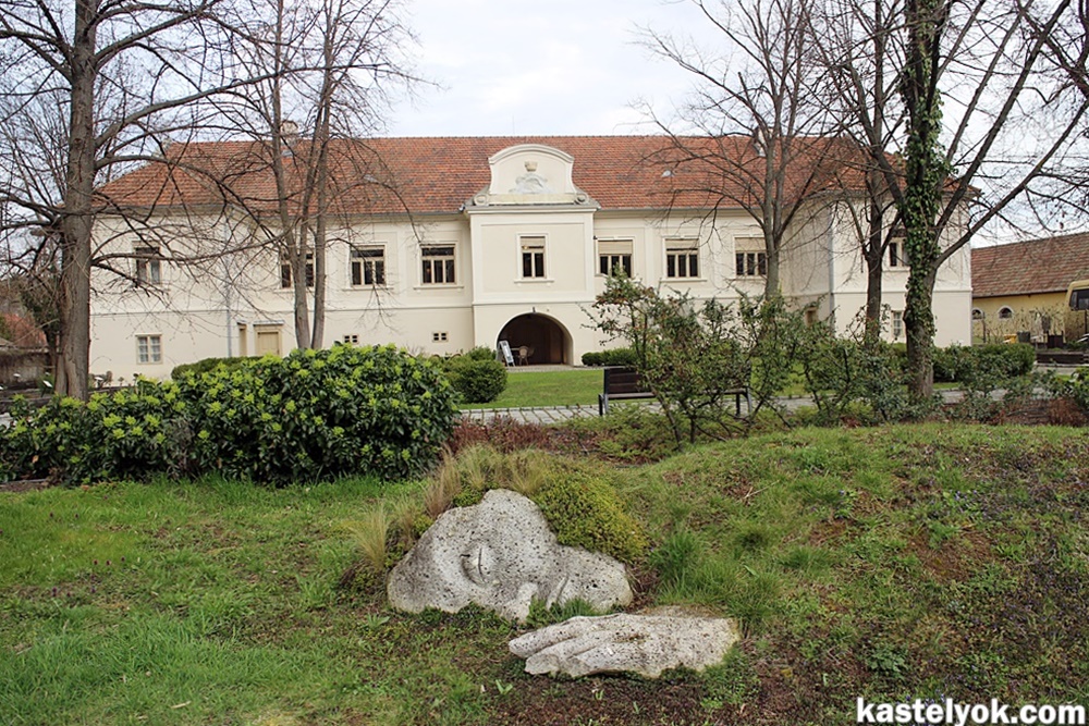 Dessewffy-kastély - Tolcsva Dessewffy-kastély - Tolcsva - KASTELYOK.COM