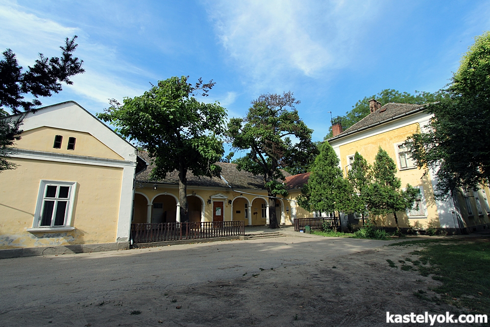 Károlyi-kastély - Árpádhalom Károlyi-kastély - Árpádhalom - KASTELYOK.COM
