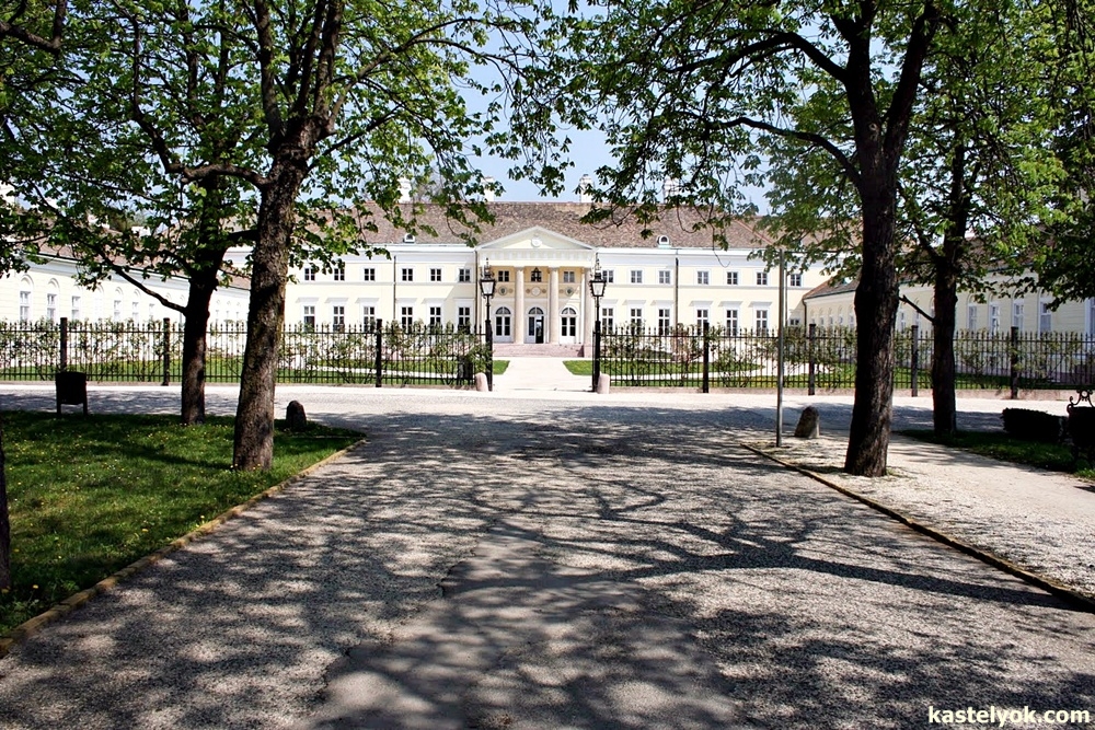 Esterházy-kastély - Csákvár Esterházy-kastély - Csákvár - KASTELYOK.COM
