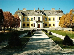 Lamberg-kastély - Mór - KASTELYOK.COM