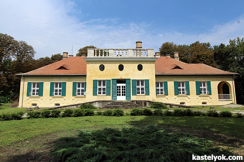 Hirsch-Halász kastély - Pusztaszabolcs-Felsőcikolapuszta Hirsch-Halász kastély - Pusztaszabolcs-Felsőcikolapuszta - KASTELYOK.COM