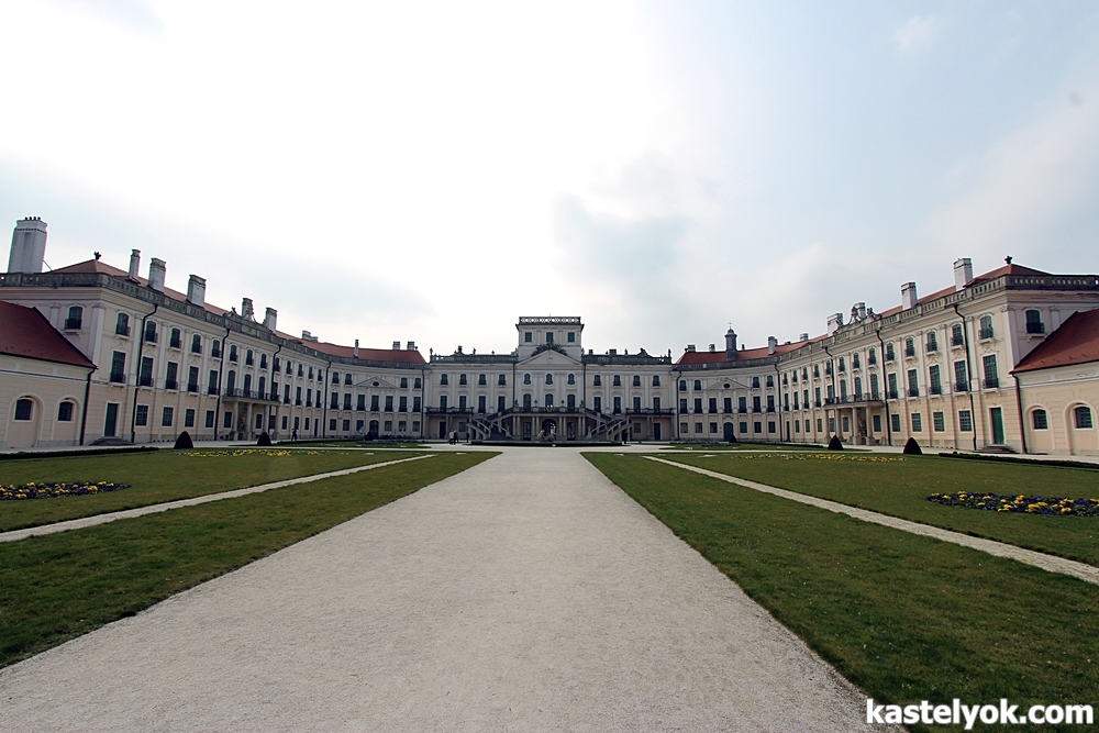 Esterházy-kastély - Fertőd - KASTELYOK.COM