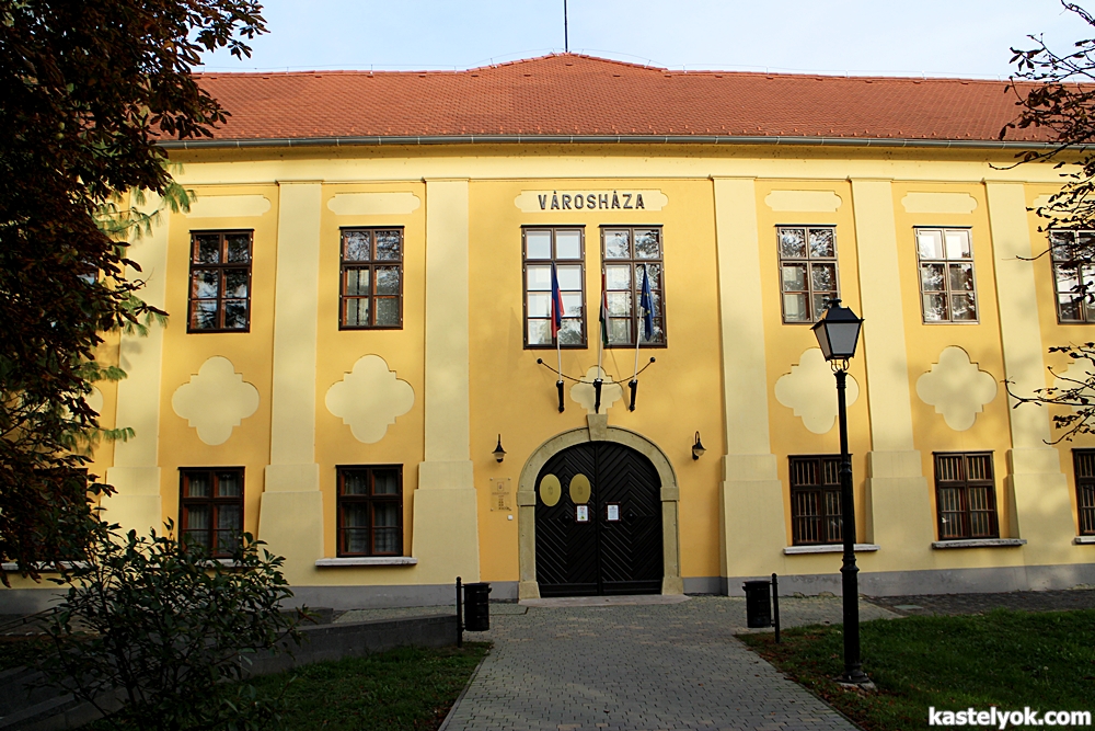 Esterházy-kastély - Kapuvár Esterházy-kastély - Kapuvár - KASTELYOK.COM