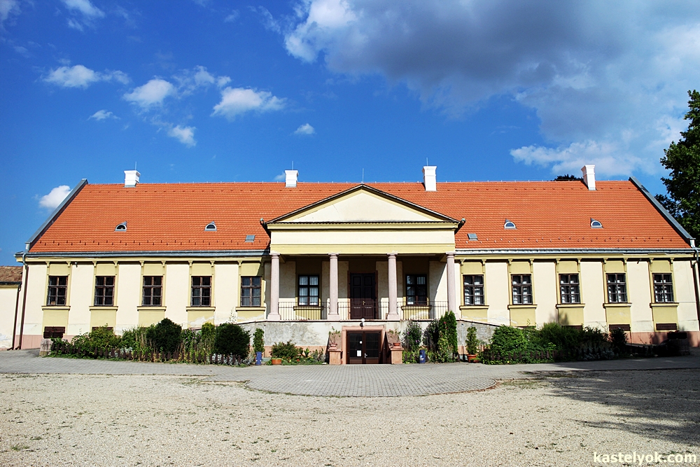 Bezerédj-Esterházy kastély - Győr-Ménfőcsanak Bezerédj-Esterházy kastély - Győr-Ménfőcsanak - KASTELYOK.COM