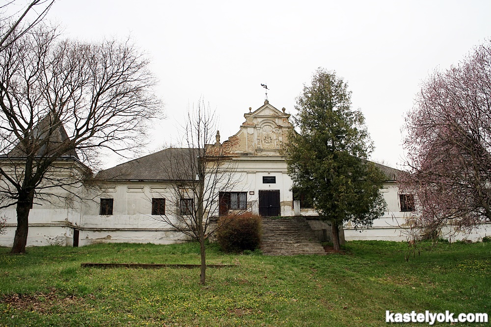 Csoma József-kastély - Encs-Abaújdevecser Csoma József-kastély - Encs-Abaújdevecser - KASTELYOK.COM