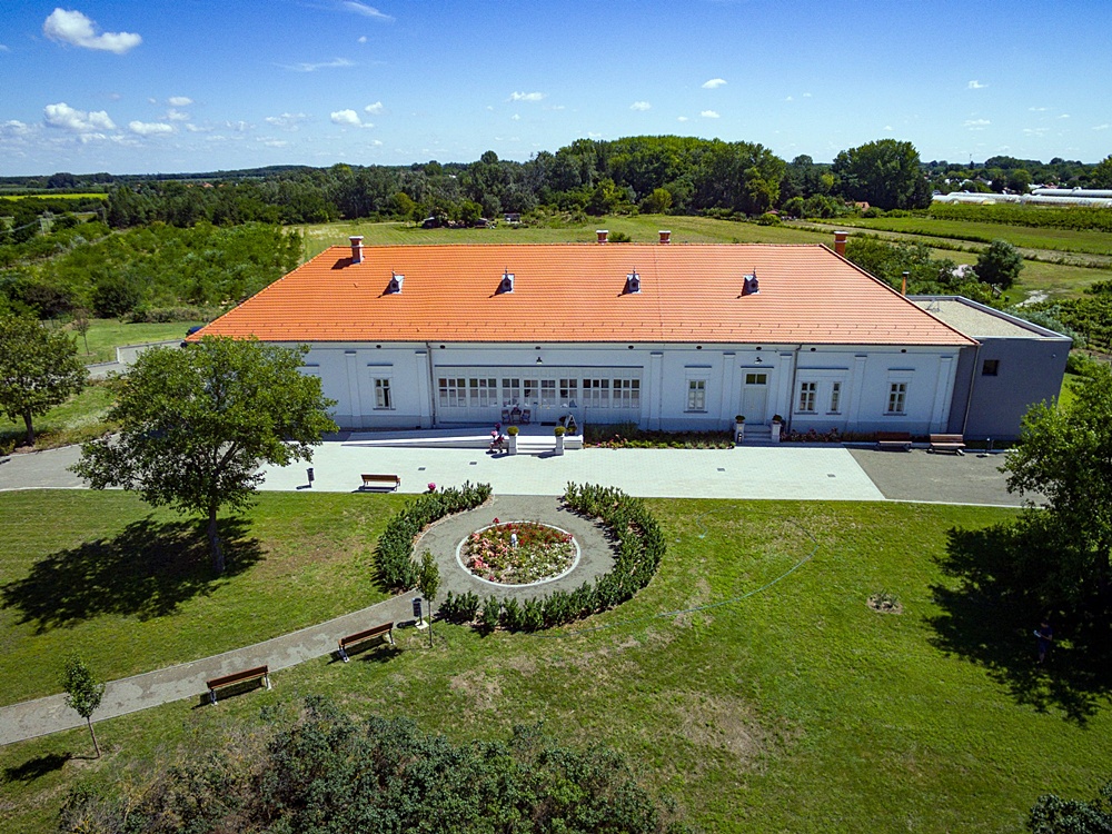 Baghy-Szinyei Merse Kastély - Cserkeszőlő - KASTELYOK.COM