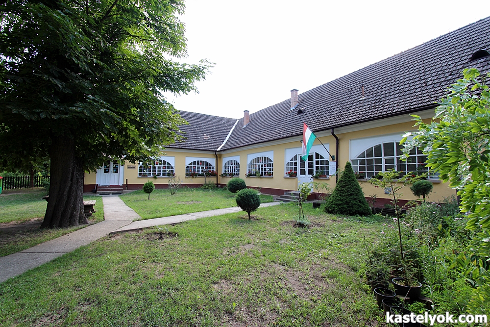 Majthényi-kúria - Csesztve Majthényi-kúria - Csesztve - KASTELYOK.COM