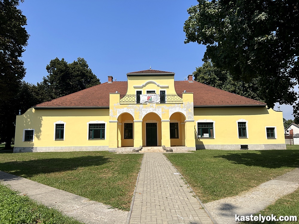 Szentiványi-kastély - Tolmács Szentiványi-kastély - Tolmács - KASTELYOK.COM