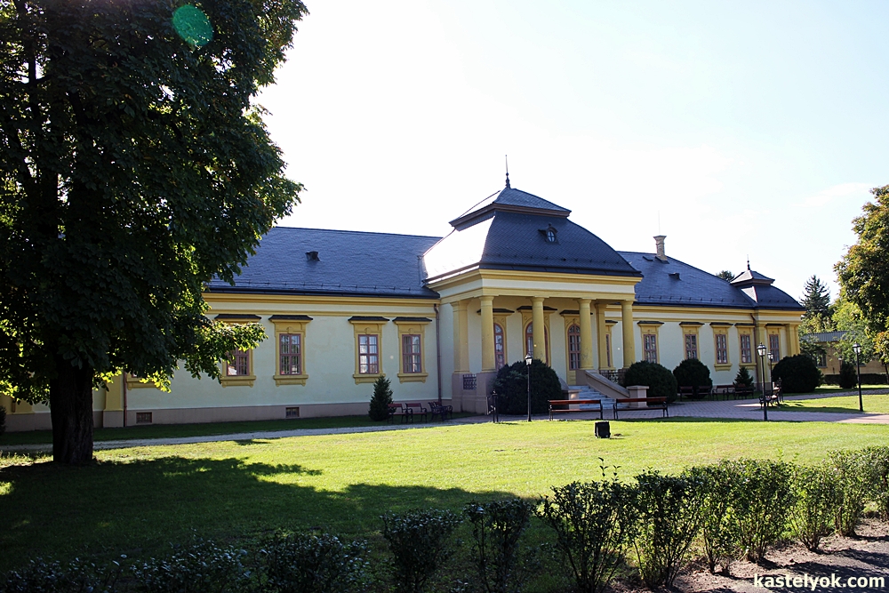 Palóczy-kastély - Örkény Palóczy-kastély - Örkény - KASTELYOK.COM