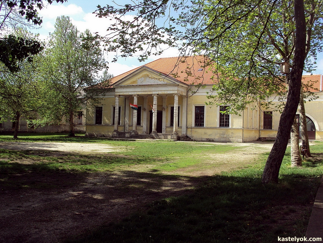 Sándor-Metternich-kastély - Biatorbágy Sándor-Metternich-kastély - Biatorbágy - KASTELYOK.COM