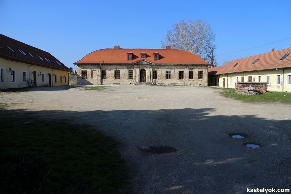 Várady-kastély - Páty Várady-kastély - Páty - KASTELYOK.COM