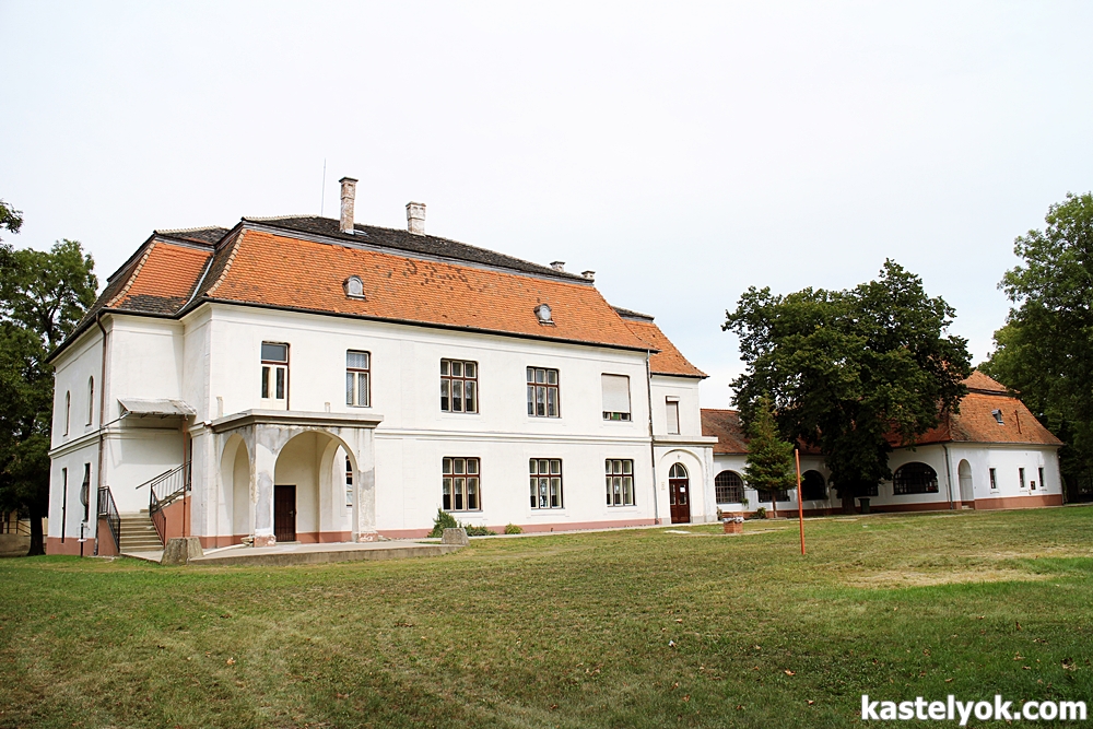 Huszár-kastély - Vámosmikola Huszár-kastély - Vámosmikola - KASTELYOK.COM