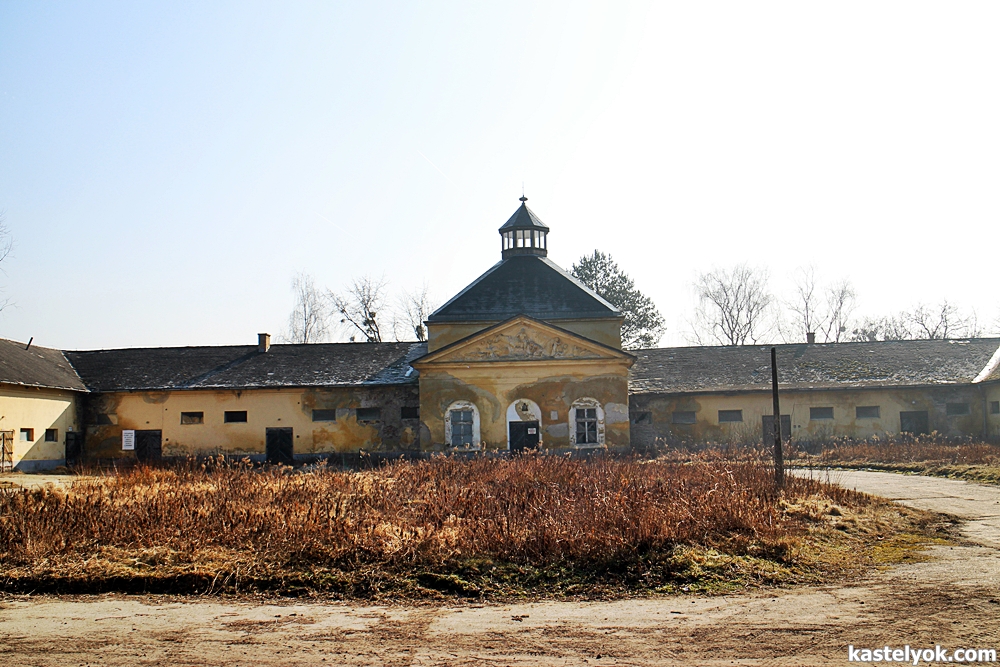 Grassalkovich-istállókastély - Gödöllő-Babatpuszta Grassalkovich-istállókastély - Gödöllő-Babatpuszta - KASTELYOK.COM