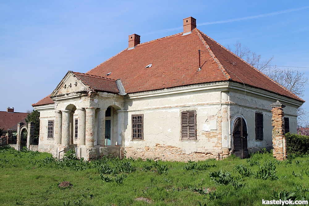 Vigyázó-kúria - Abony Vigyázó-kúria - Abony - KASTELYOK.COM