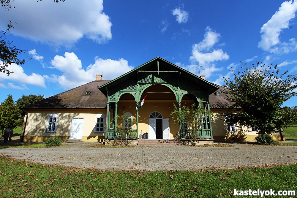 Kovács-kúria - Rétság-Pusztaszántó Kovács-kúria - Rétság-Pusztaszántó - KASTELYOK.COM