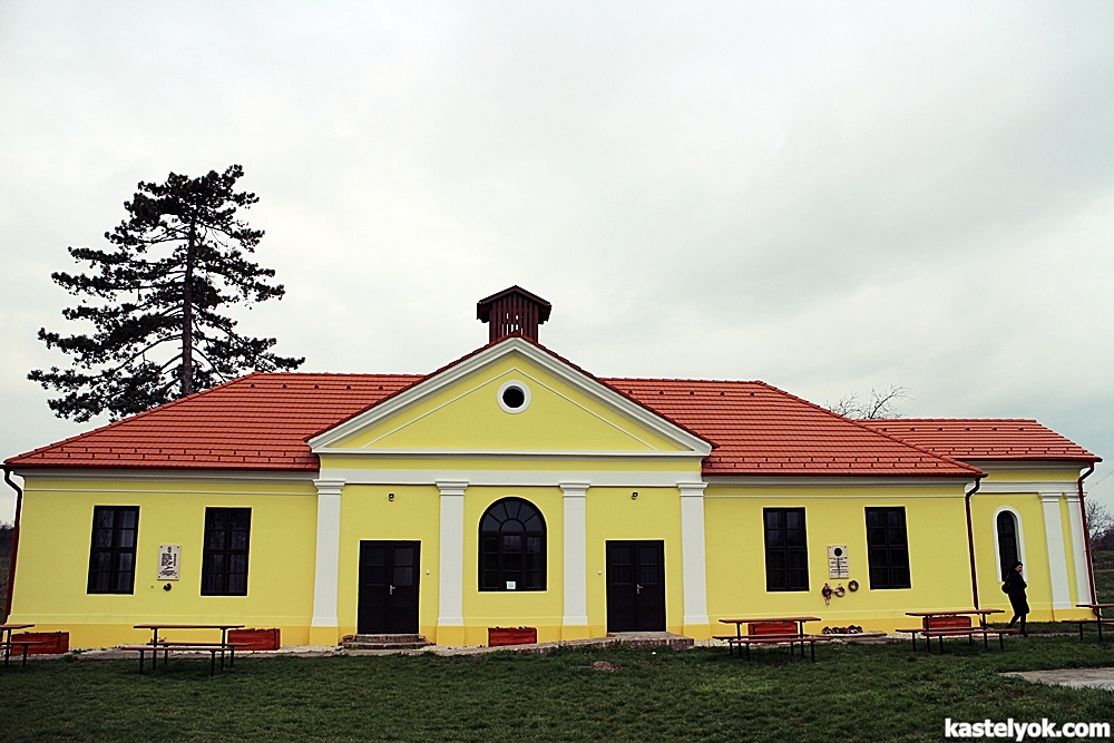 Apponyi kúria - Felsőrácegres Apponyi kúria - Felsőrácegres - KASTELYOK.COM