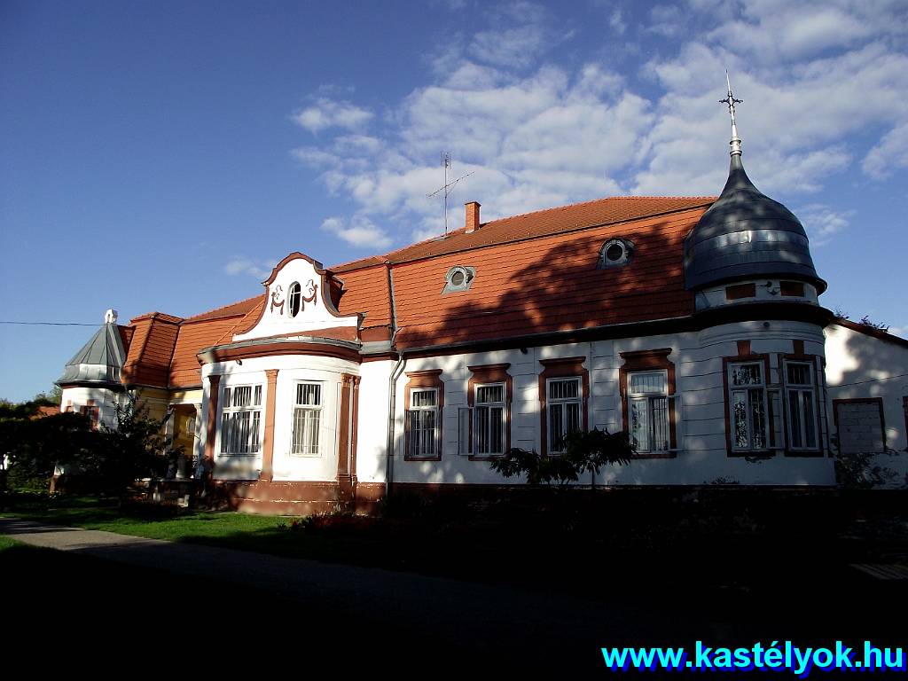 Hanzély-kastély - Bölcske Hanzély-kastély - Bölcske - KASTELYOK.COM