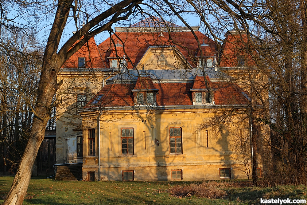 Hatvani-Deutsch kastély - Sárvár Hatvani-Deutsch kastély - Sárvár - KASTELYOK.COM