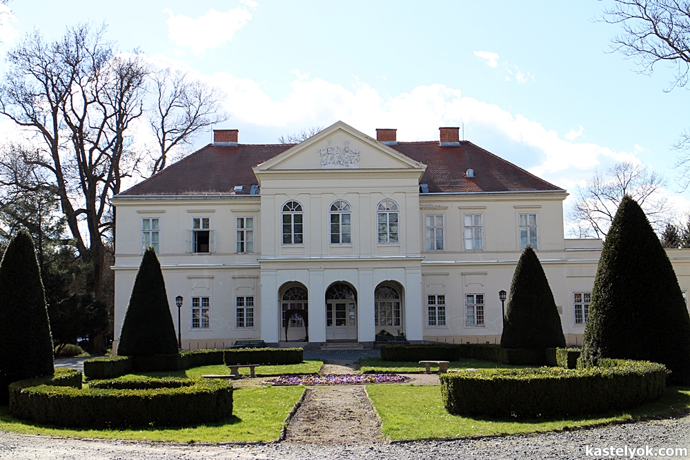 Ernuszt-kastély - Szombathely Ernuszt-kastély - Szombathely - KASTELYOK.COM