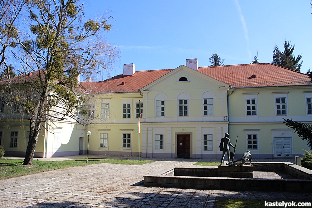 Ambrózy-kastély - Tanakajd Ambrózy-kastély - Tanakajd - KASTELYOK.COM