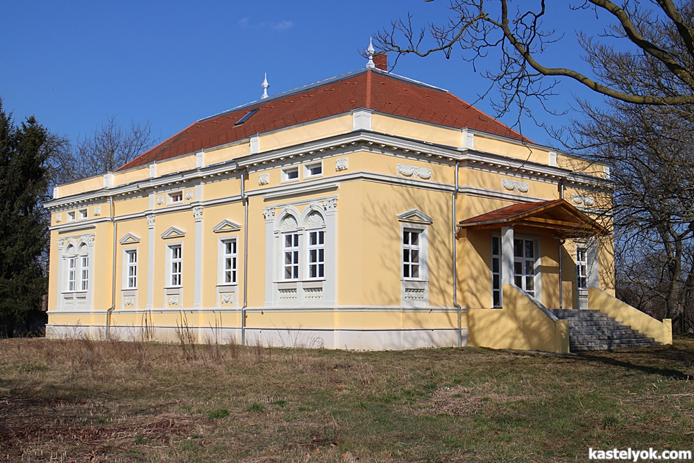 Károlyi-kastély - Ostffyasszonyfa Károlyi-kastély - Ostffyasszonyfa - KASTELYOK.COM
