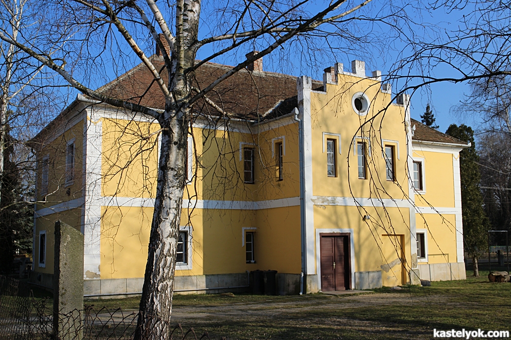 Nagy-kúria - Uraiújfalu Nagy-kúria - Uraiújfalu - KASTELYOK.COM