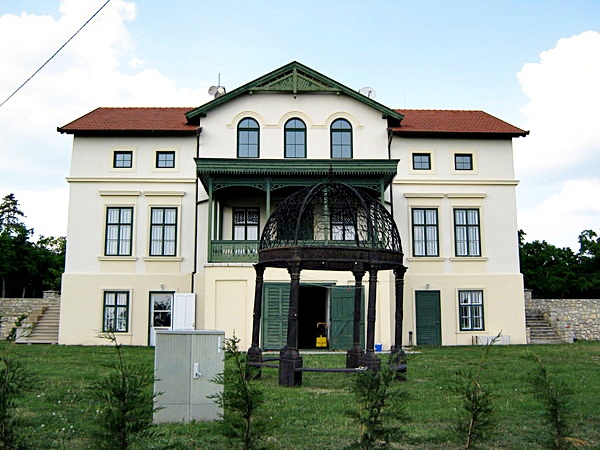 Pántlika-kastély - Balatonakali Pántlika-kastély - Balatonakali - KASTELYOK.COM