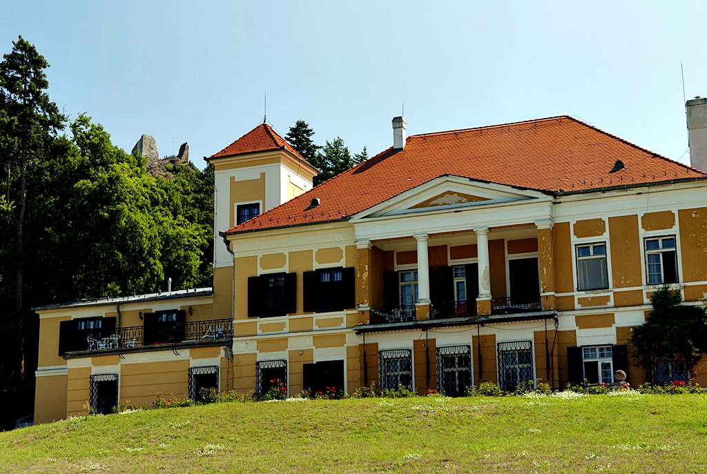 Esterházy-kastély - Szigliget Esterházy-kastély - Szigliget - KASTELYOK.COM
